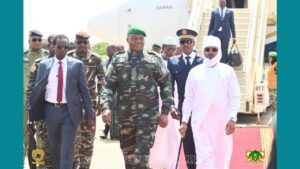 Le général Abdouramane Tiani et le président Mahamat Idriss Déby Itno à Niamey le 06 aout 2025.