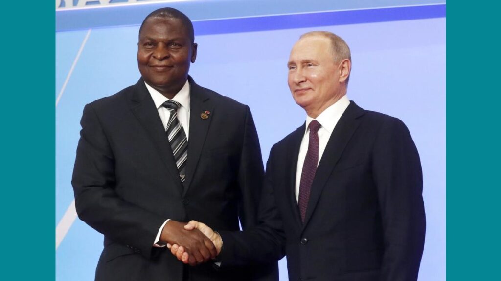 ​Faustin-Archange Touadéra et Vladimir Poutine lors du 2ème sommet Russie-Afrique à St-Pétersbourg en juillet 2023