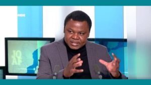 Le journaliste Éric Topona